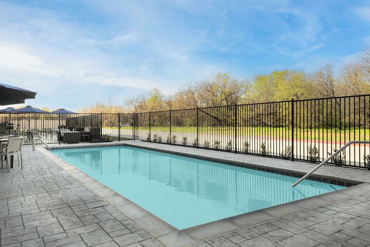 Holiday Inn Express & Suites DFW Airport Southwest - Euless