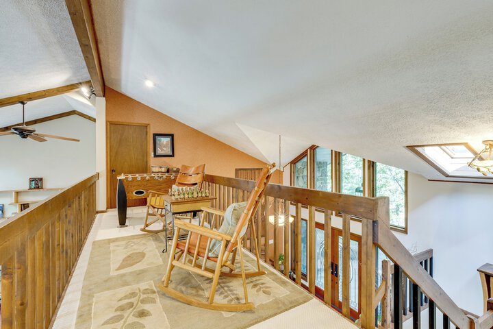 Luxe Poconos Pines Home w / Beach + Amenities!