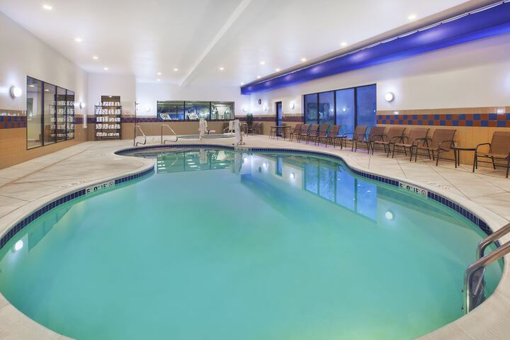 Holiday Inn Express & Suites Wheeling by IHG