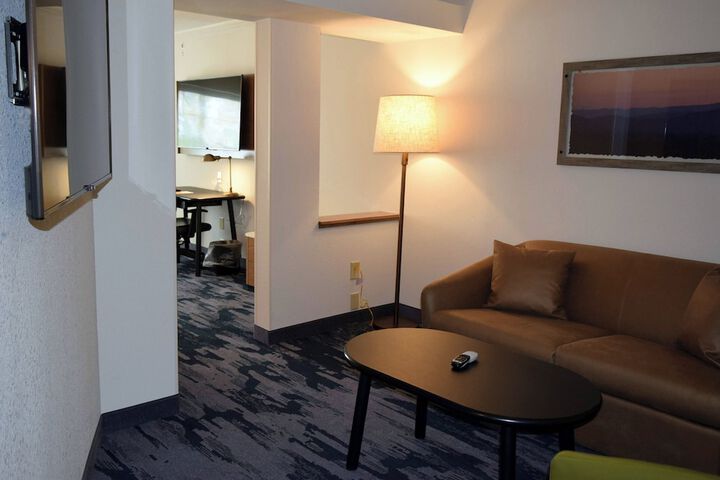 Fairfield Inn and Suites by Marriott Youngstown Austintown