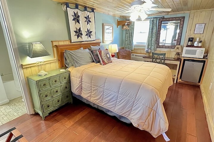 Room 166 of 191