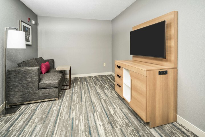 Room 27 of 50