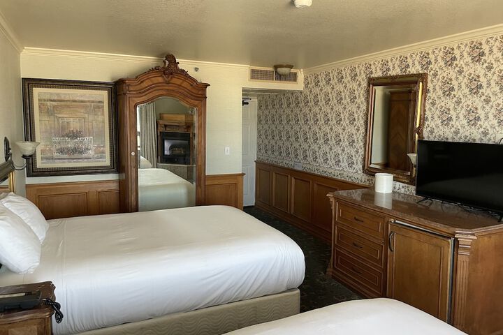 Room 11 of 24