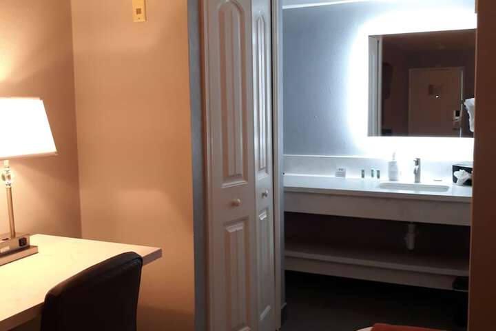 Room 7 of 12