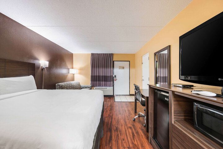 Room 7 of 19