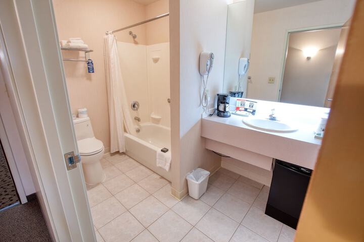 Room 16 of 38