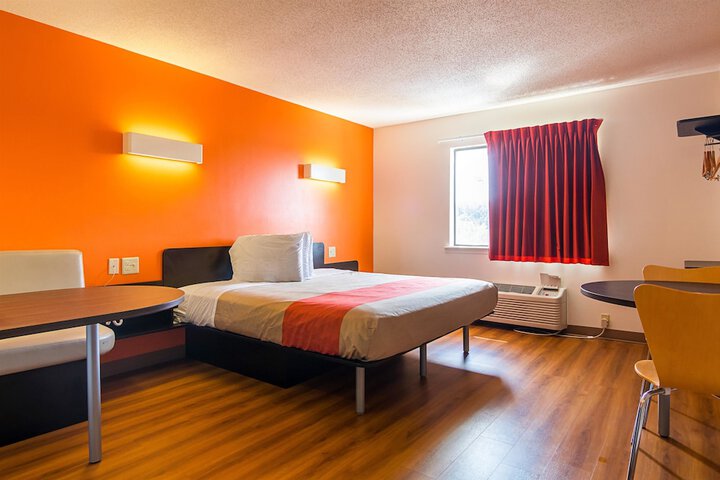 Room 32 of 40
