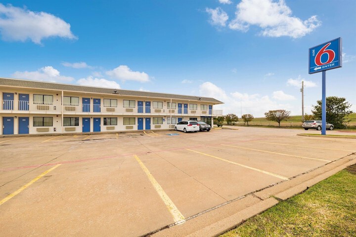 Motel 6 Greenville TX