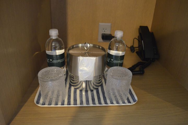 Stonebreaker Hotel