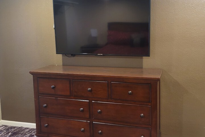 Room 8 of 18
