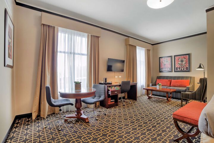 Room 27 of 62