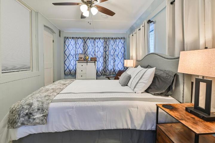 Sr Pilot Earhart Hangar Suite 2 br K & Q, 1 Ba