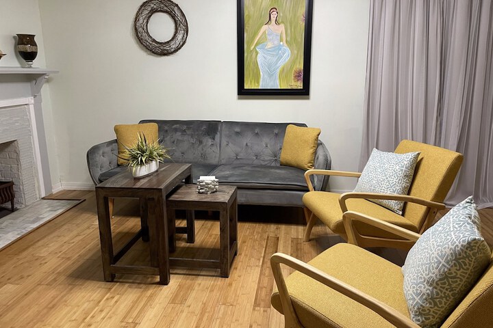 Lounge 99 of 105