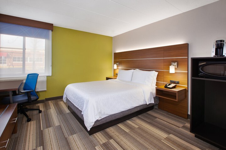 Room 6 of 35