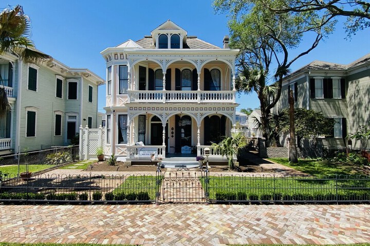 Coppersmith Inn B & B