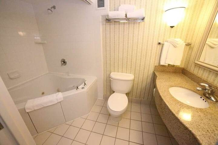Arnot Grand Hotel & Suites
