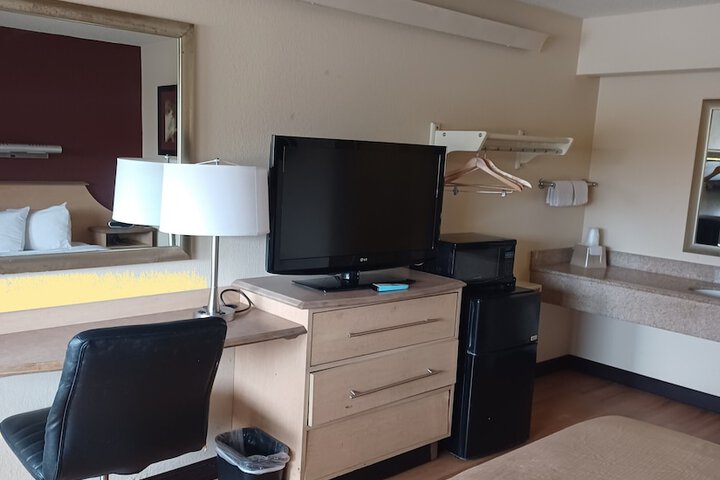 Room 13 of 16
