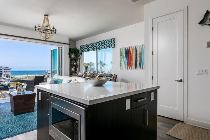 Ocean View 3 Bedrooms Condo just steps from the park, pier & water!