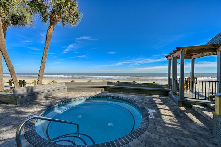0401 Waters Edge Resort 3 Bedroom Condo by RedAwning