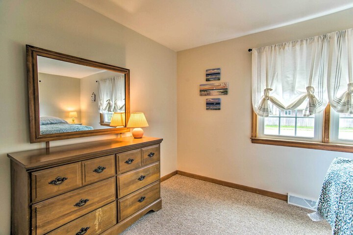 Traditional Cape Cod Cottage: Walk to Beach!
