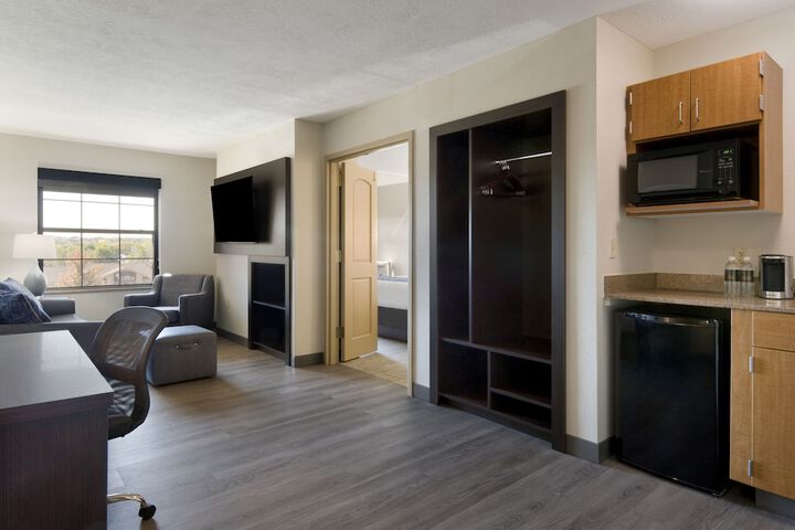 Clubhouse Hotel Suites Sioux Falls