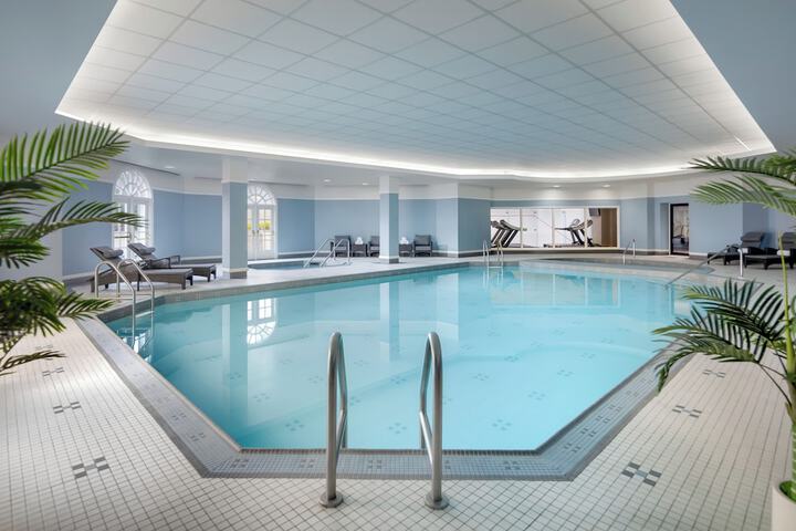 Fairmont Hotel Macdonald