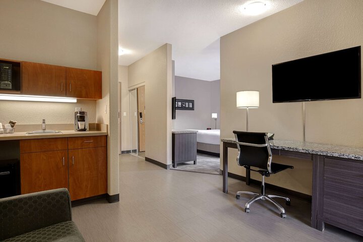 Days Inn by Wyndham Medicine Hat