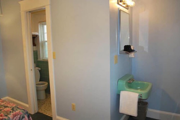 Room 37 of 63