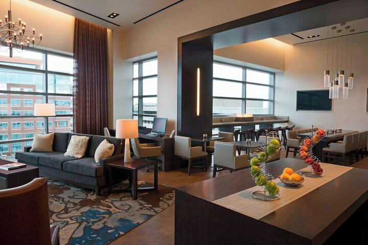 Lounge 48 of 57