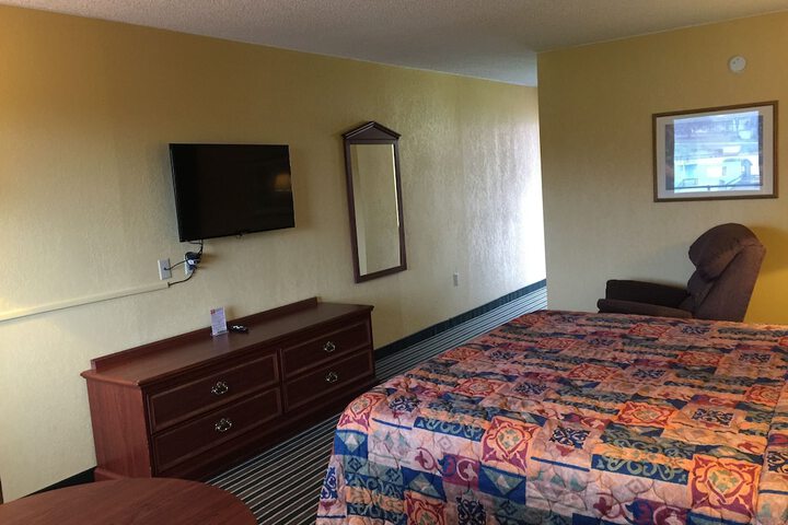 Room 17 of 33