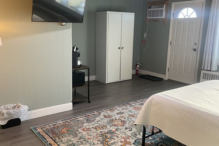 Room 13 of 32