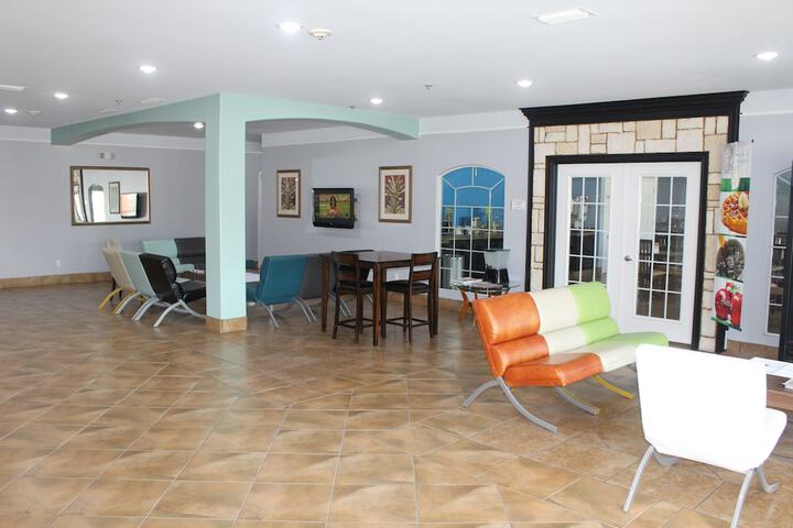 Quality Inn & Suites at the Outlets Mercedes / Weslaco