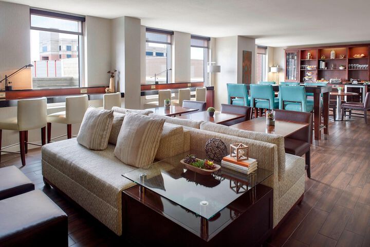 Lounge 39 of 43