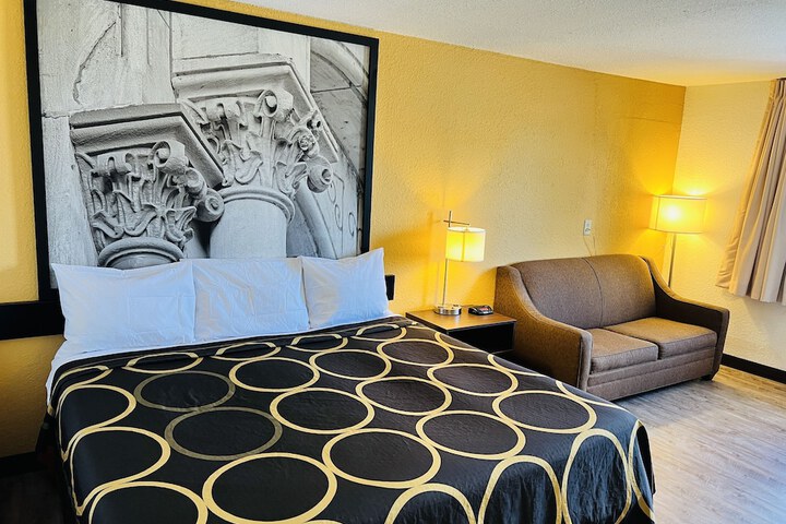 Room 14 of 42