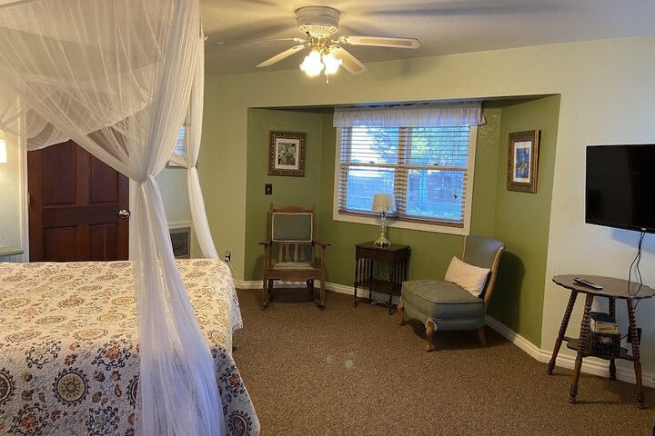 Room 32 of 40