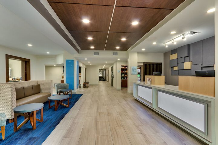Holiday Inn Express & Suites Waxahachie by IHG
