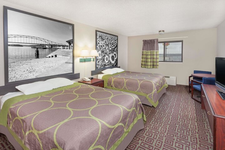 Room 13 of 18