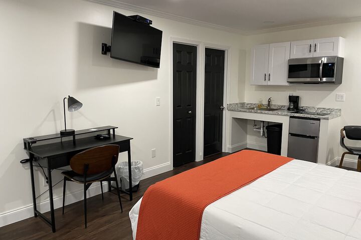 Room 35 of 103