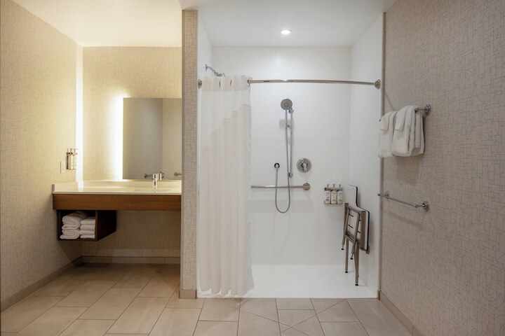 Holiday Inn Express & Suites Gilbert Mesa Gateway Airport by IHG