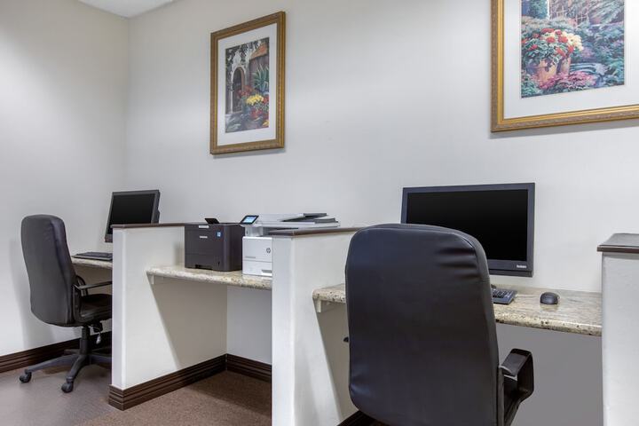 Business Center 121 of 130