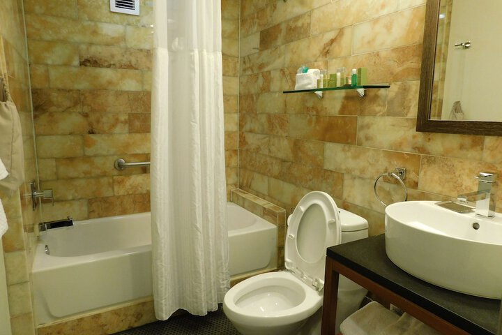The Tudor Arms Hotel Cleveland - a DoubleTree by Hilton