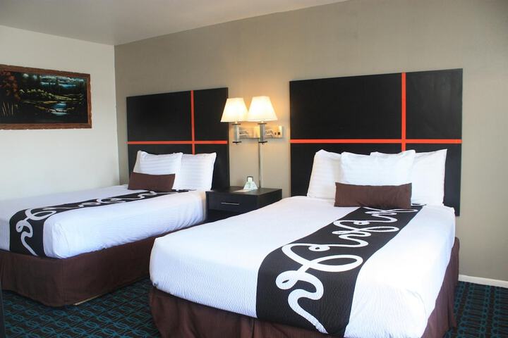 Room 27 of 40