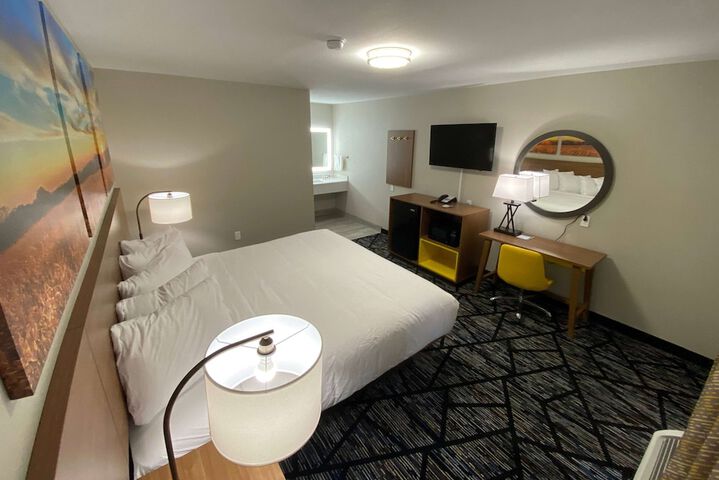 Room 9 of 12
