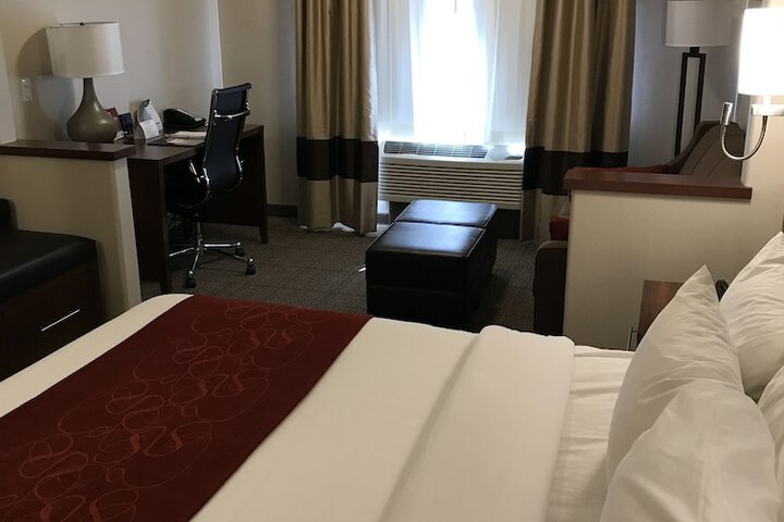 Comfort Suites Near Six Flags Magic Mountain