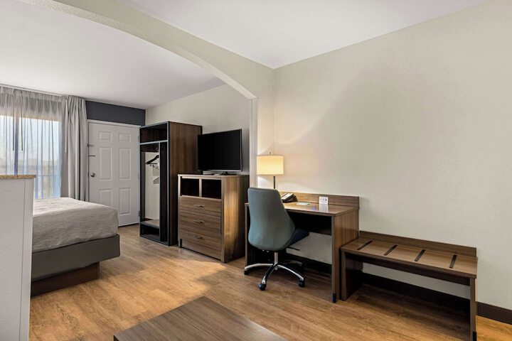 Room 28 of 49