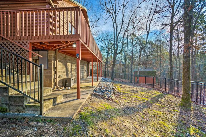 Pet-friendly Cabot Cabin w / Fenced Yard!