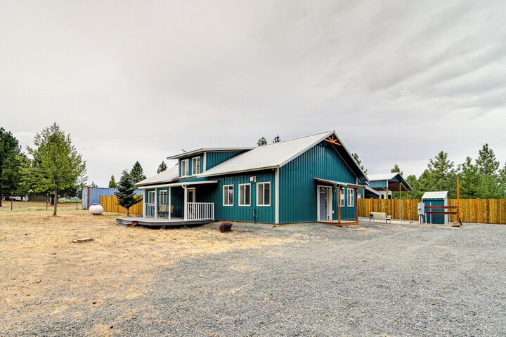 Unique Country Farmhouse Near Lake Roosevelt