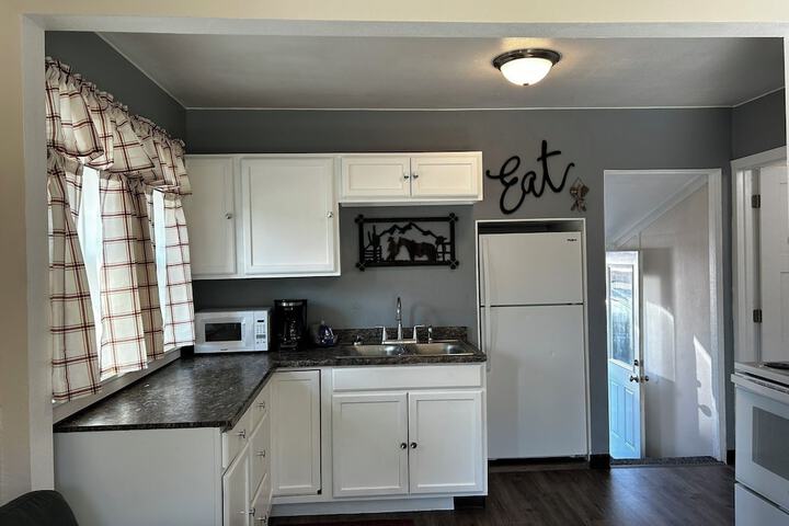 Lamplighter Cabins & Suites
