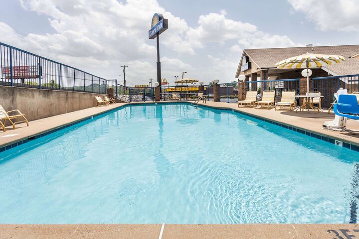 Pool 4 of 14