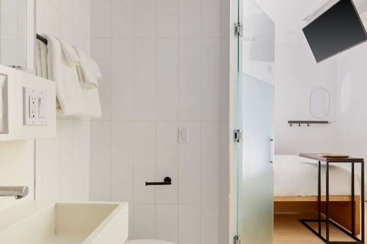 Room 8 of 33